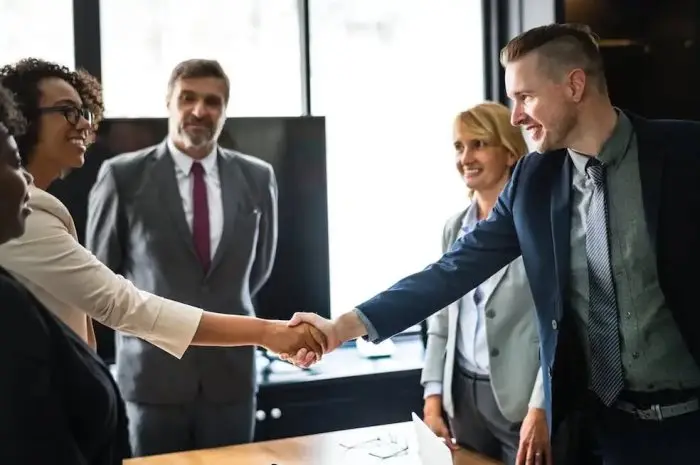 Cara Membangun Koneksi Bisnis yang BerhargaCara Membangun Koneksi Bisnis yang Berharga