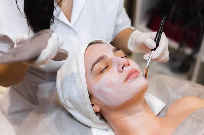 8 Panduan Memilih Treatment Kecantikan di Salon