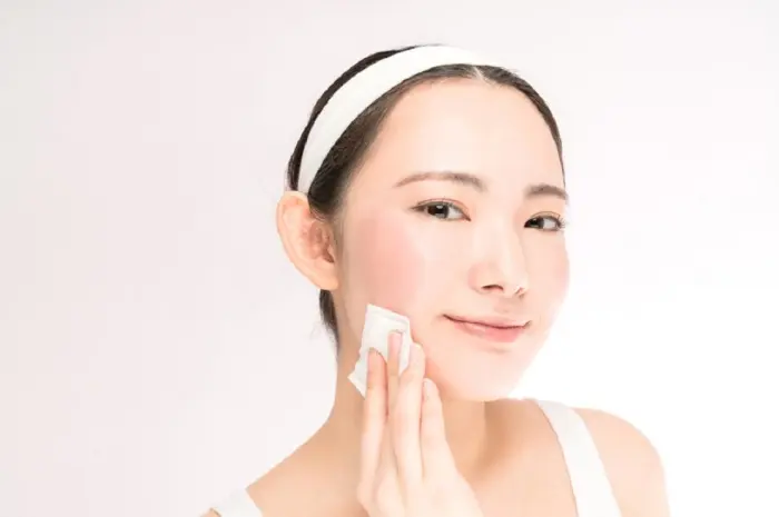Cara Membersihkan Wajah Setelah Ber-Makeup