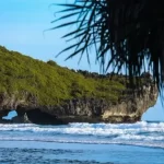 Pantai Slili, Pesona Pantai Indah yang Kaya Nilai Sejarah di Gunung Kidul