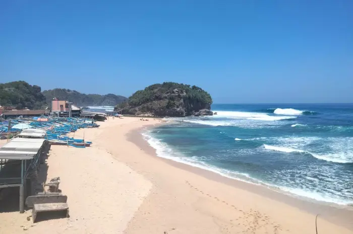 Pantai Drini, Rasakan Sensi Keindahan Alam dan Aktivitas Seru di Gunung Kidul
